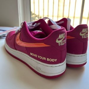 NIKE AIR FORCE ONE “MOVE YOUR BODY” WORLD TOUR EDITION SIZE 10.5 PINK AF1